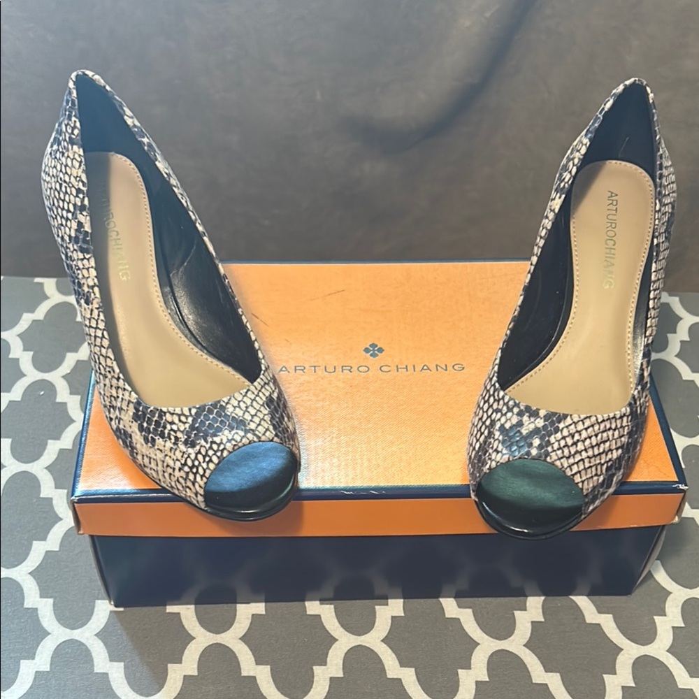 Arturo Chiang Black and Cream Peep Toe Heels